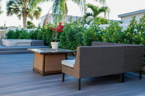 Stylish 2BR unit w/ hot tub 5 mins from the beach!